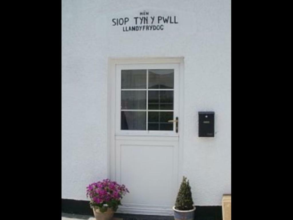 Вилла The Old Shop Llandyfrydog Экстерьер фото